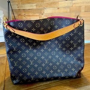 Authentic Louis Vuitton The Graceful MM Hobo Monogram Canvas Pink interior bag